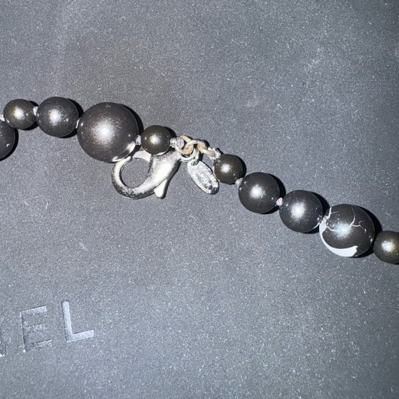 CHANEL PEARLS Choker Black Beaded Enamel Map CC Charm Necklace - Picture 7 of 10